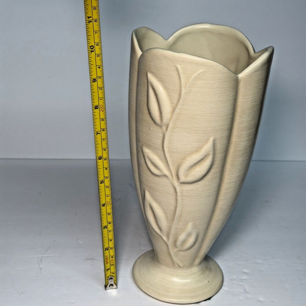 Beautiful Haeger Pottery Vase Large 10.5" Leaf Vine Decor Neutral Contemporary - Picture 8 of 10